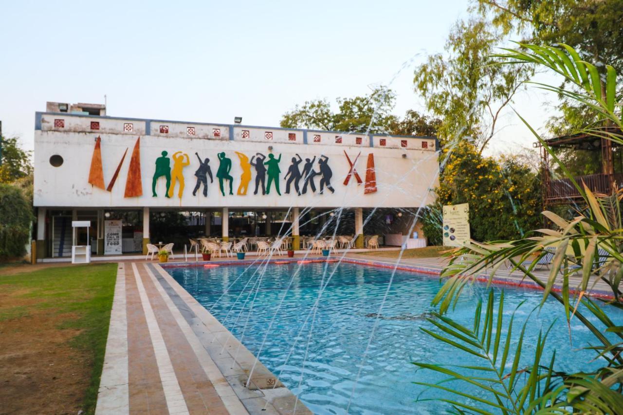 Arristo Resorts And Club Ahmedabad Exterior photo