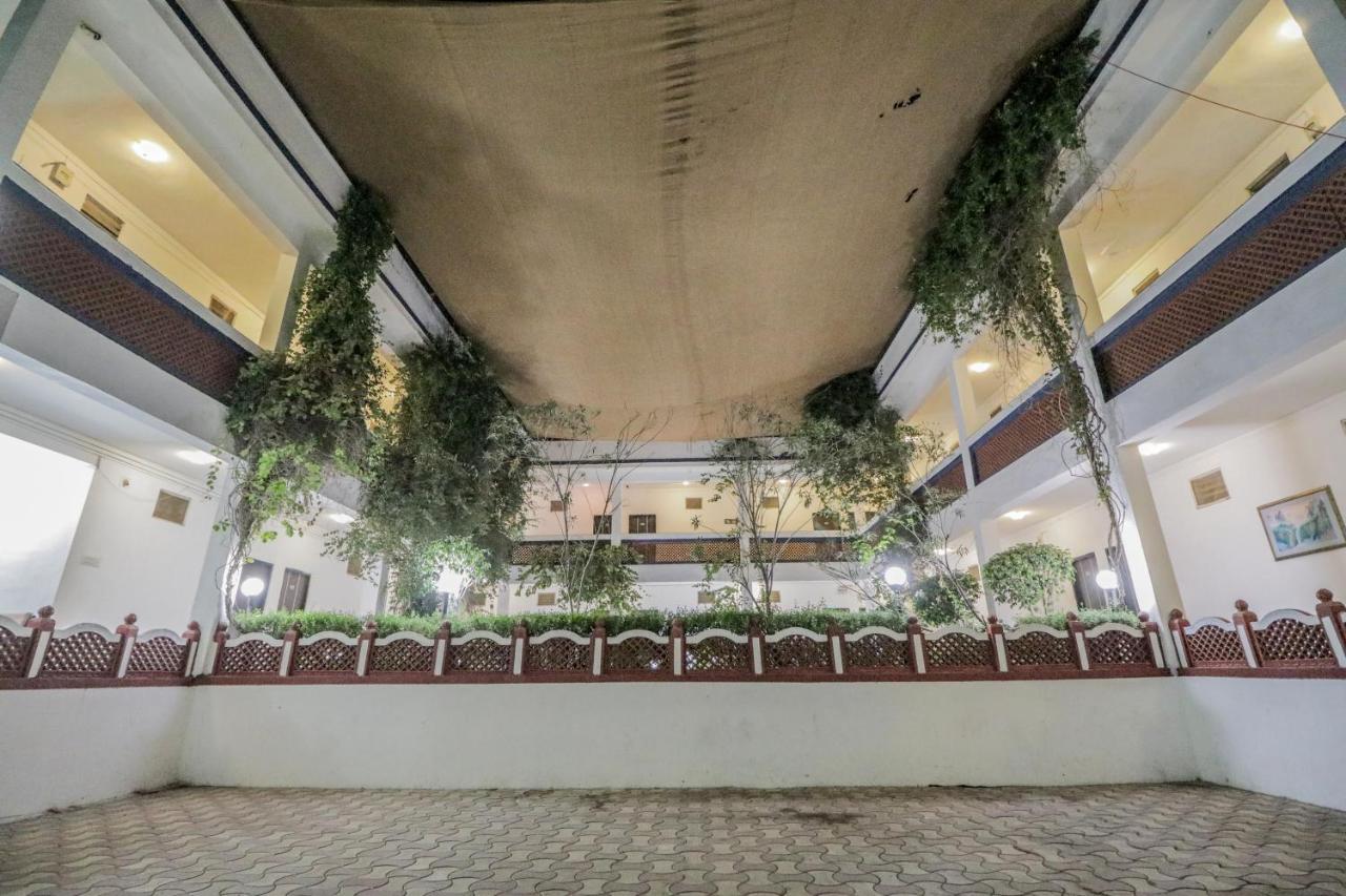 Arristo Resorts And Club Ahmedabad Exterior photo