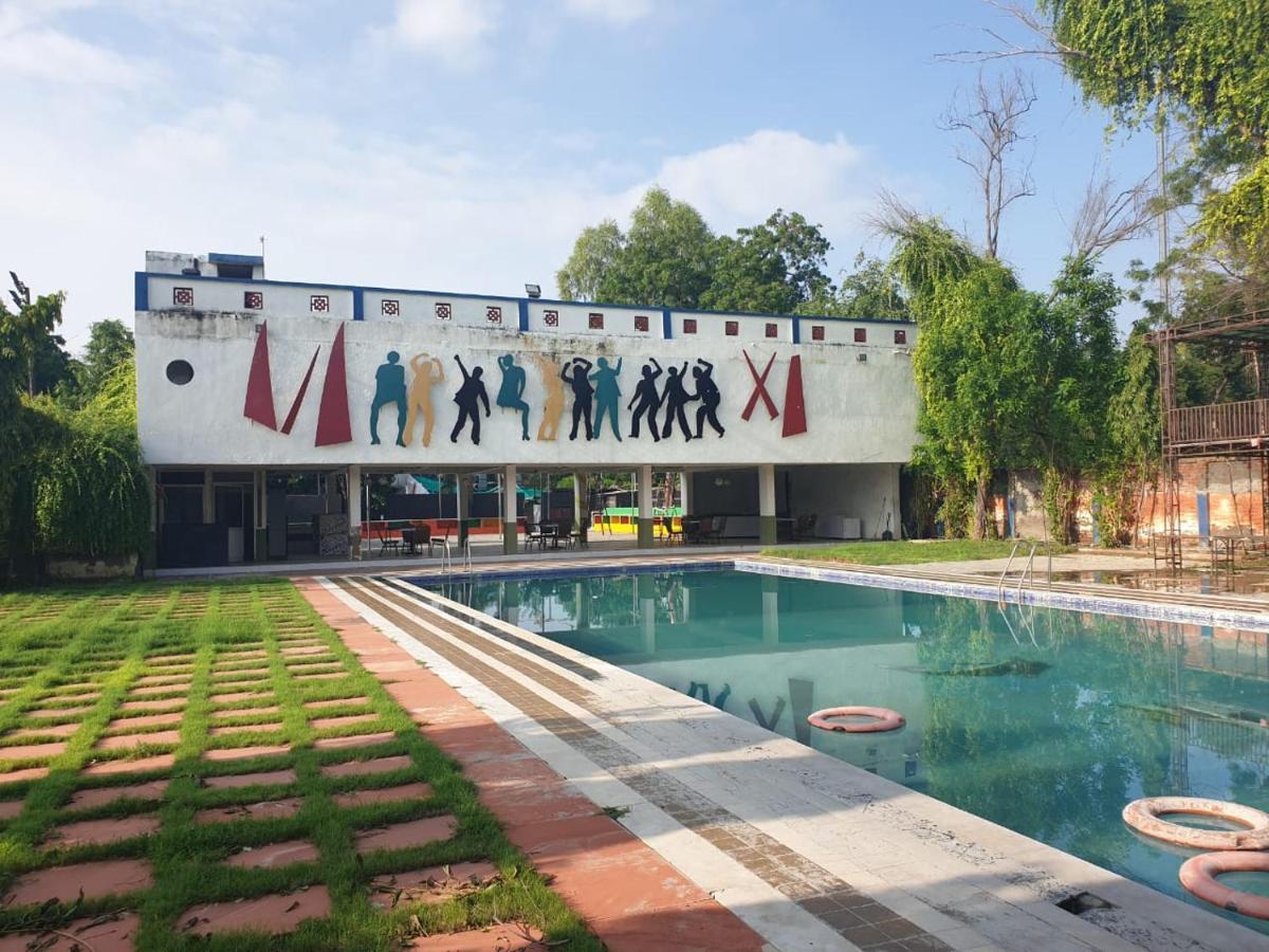 Arristo Resorts And Club Ahmedabad Exterior photo