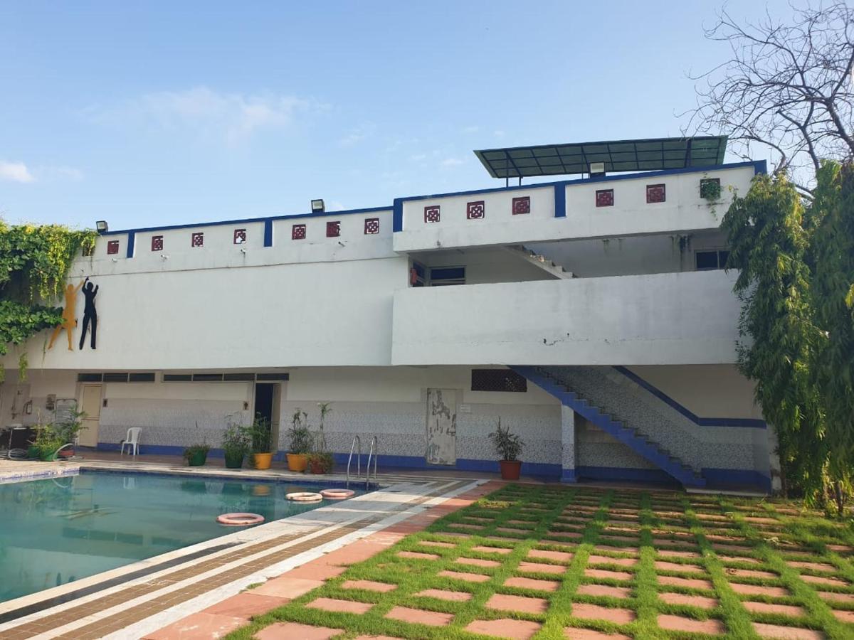 Arristo Resorts And Club Ahmedabad Exterior photo